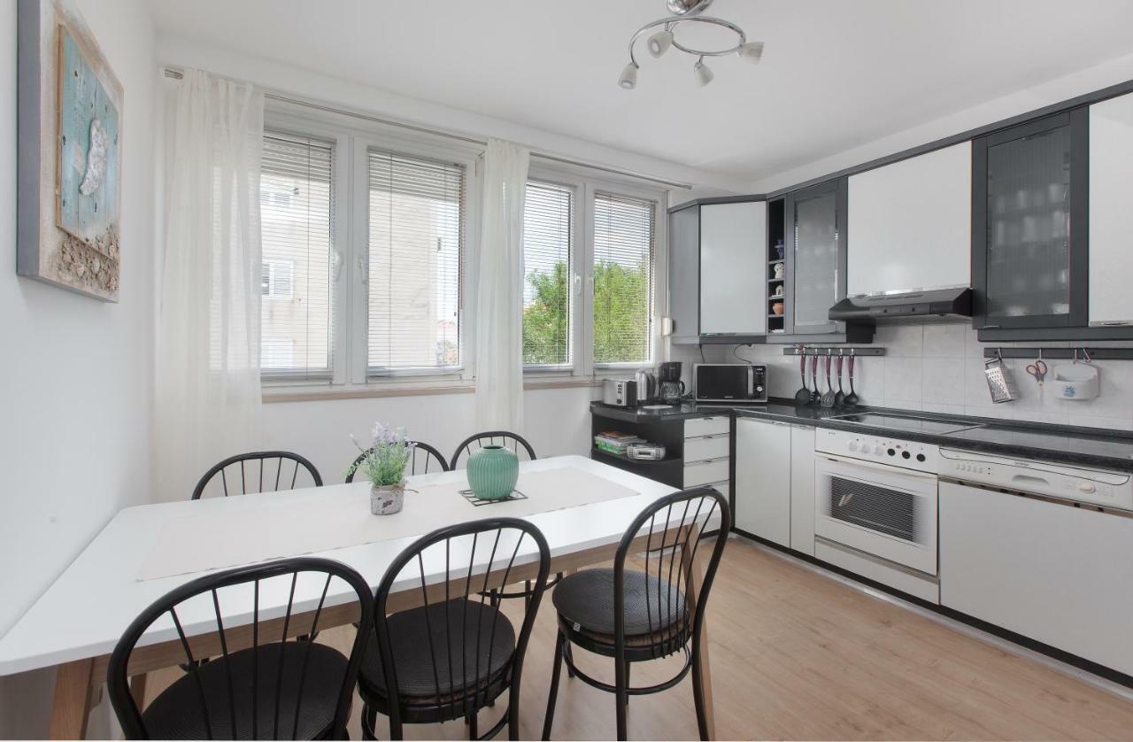 Apartment Gabriella Макарска Екстериор снимка